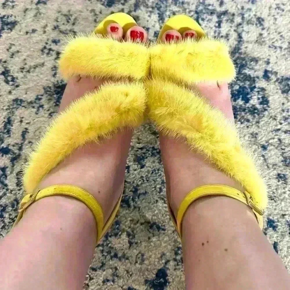 Barneys New York Yellow Leather Sandals size 42 - Picture 9 of 17